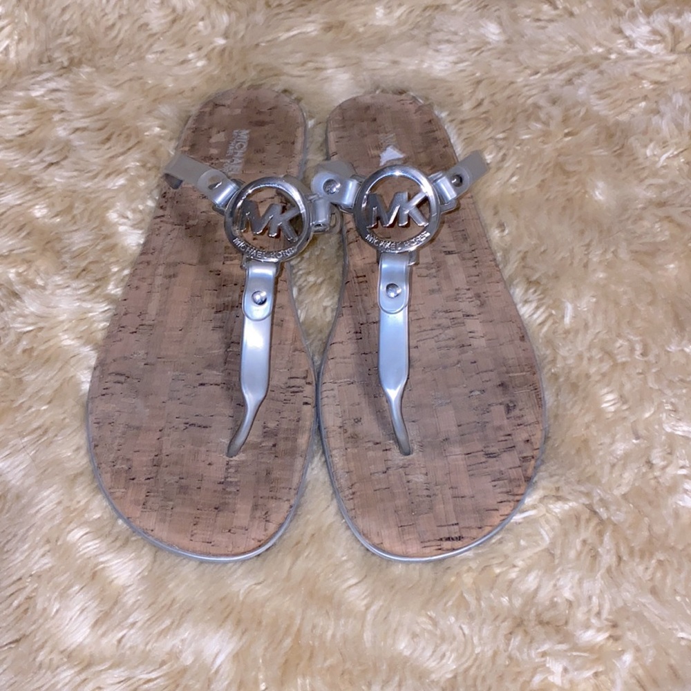 Michael Kors MK Charm Jelly PVC Flip Flop Cork Bottom, Silver (10)